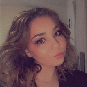 Meet your Posher, Gabriella